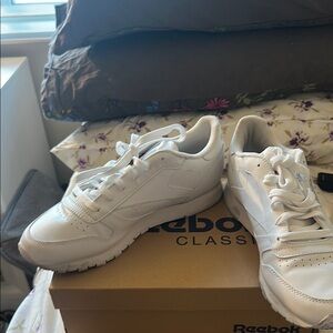 Reebok White Classic Leather Sneakers Timeless Design